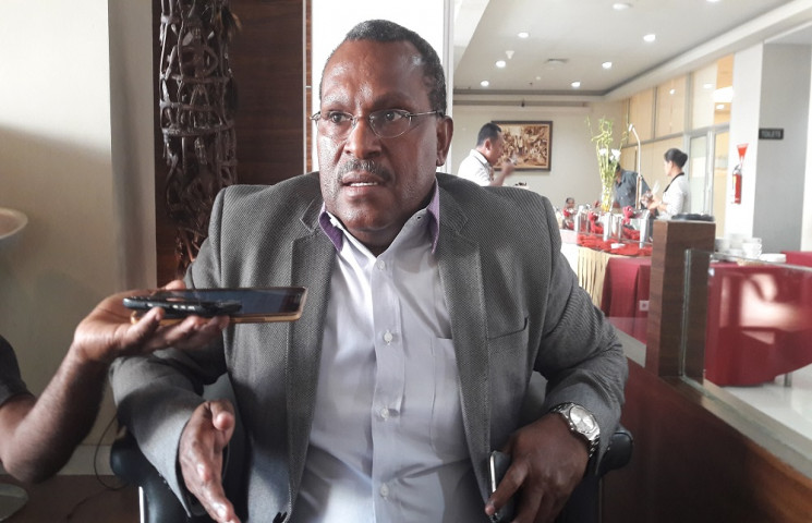 Bupati Mimika Diminta Setop Bepergian ke Luar Negeri